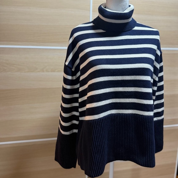 GAP 24/7 Split Hem Turtleneck Sweater - Picture 3 of 13